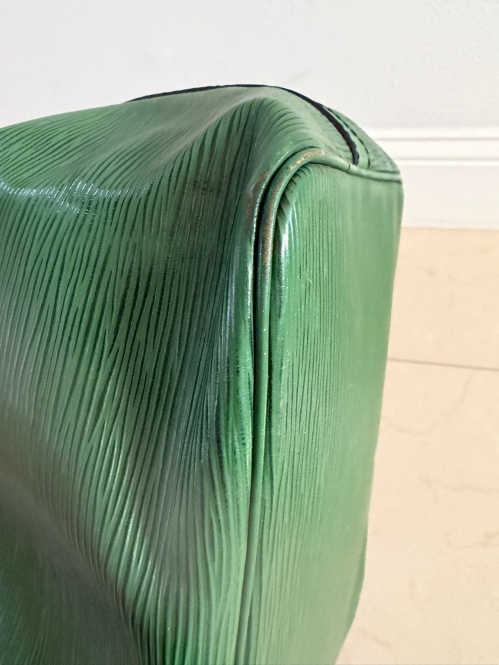 Green Bucket Bag - Women's Crossbody Shoulder Bag - Picture 12 of 13